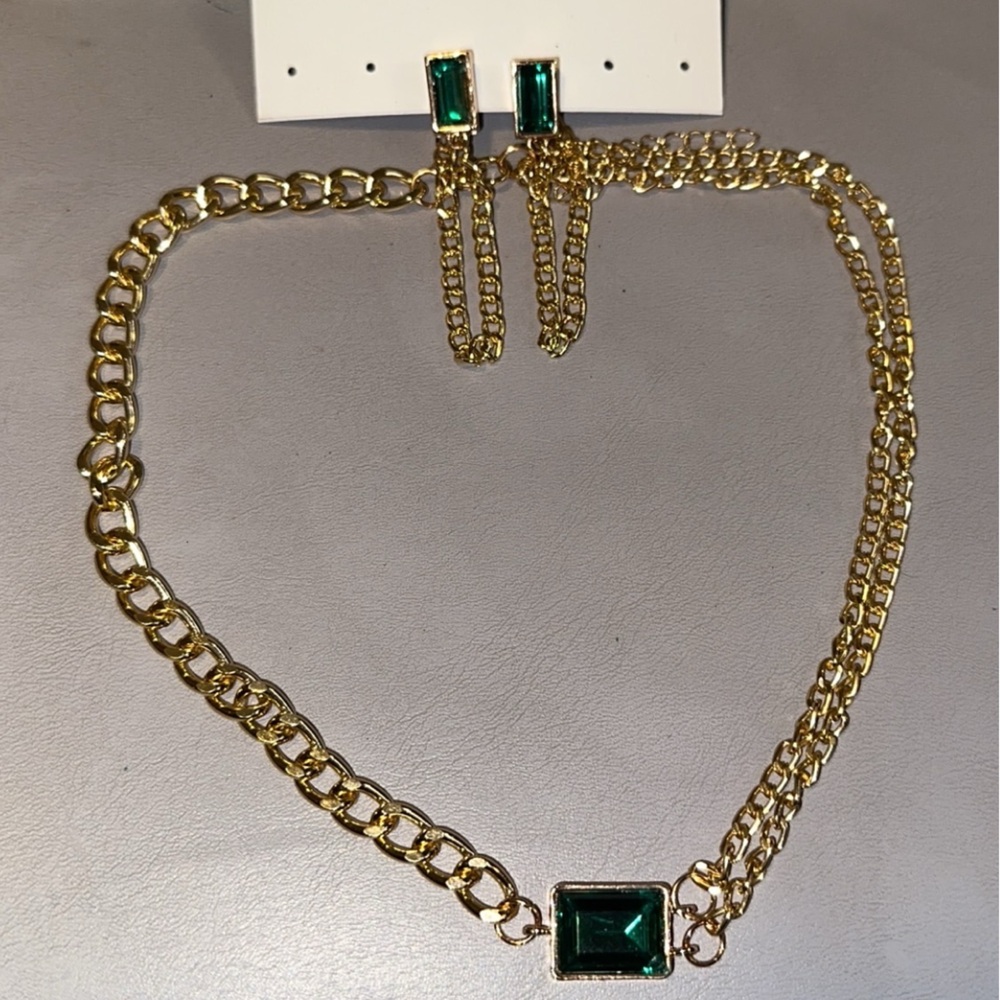 Elegant Gold and Green Jewelry Set